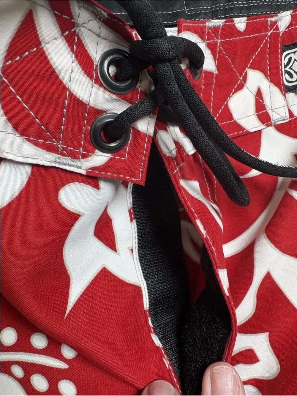 MAUI BUILT Board Shorts Trunks Hawaiian Tribal Floral Red White Mens 40 x 11